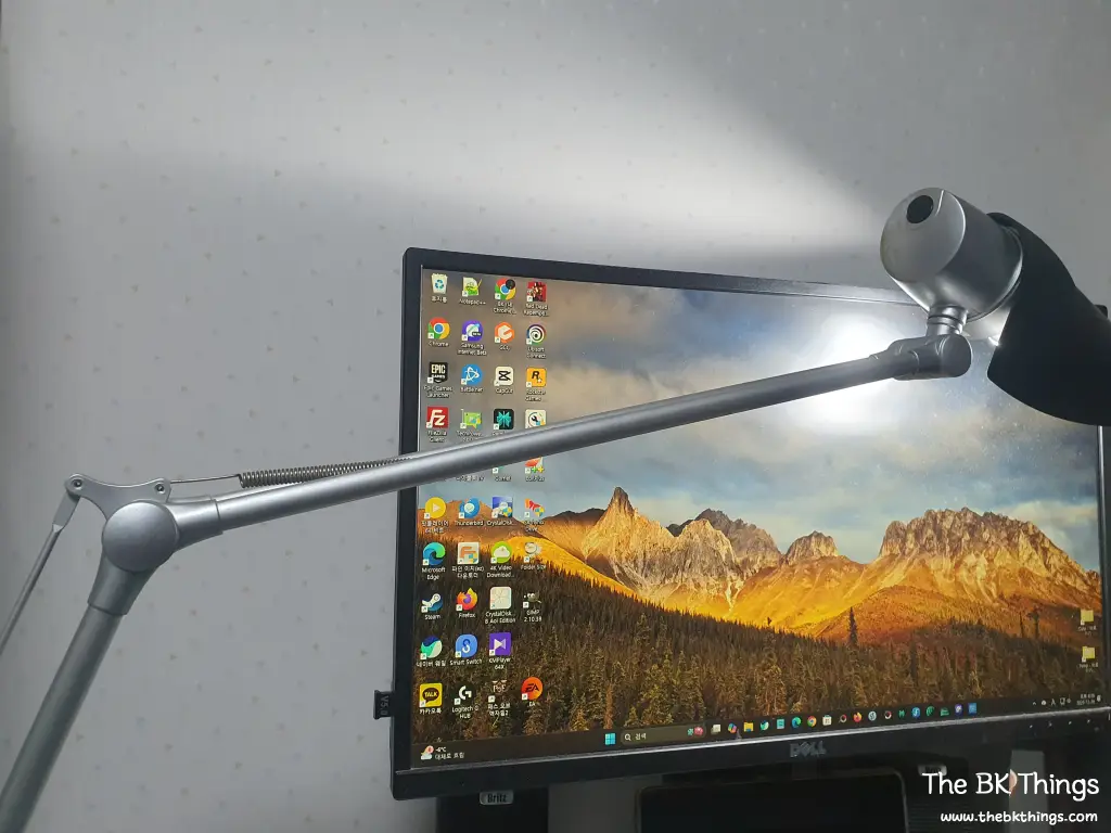 My Review of the Philips Computer Monitor Light Bar (Edison Series)