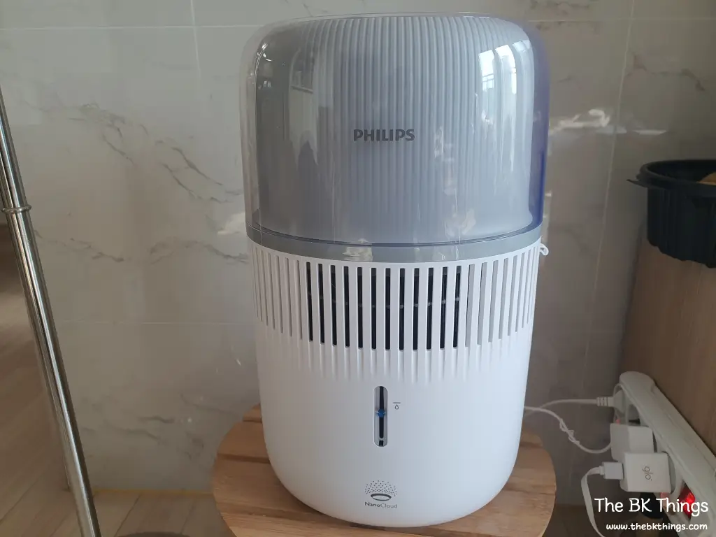 Comprehensive review of the Philips NanoCloud Evaporative Humidifier HU5710/00, featuring its natural evaporation technology, 4.5L capacity, and quiet performance for home use.