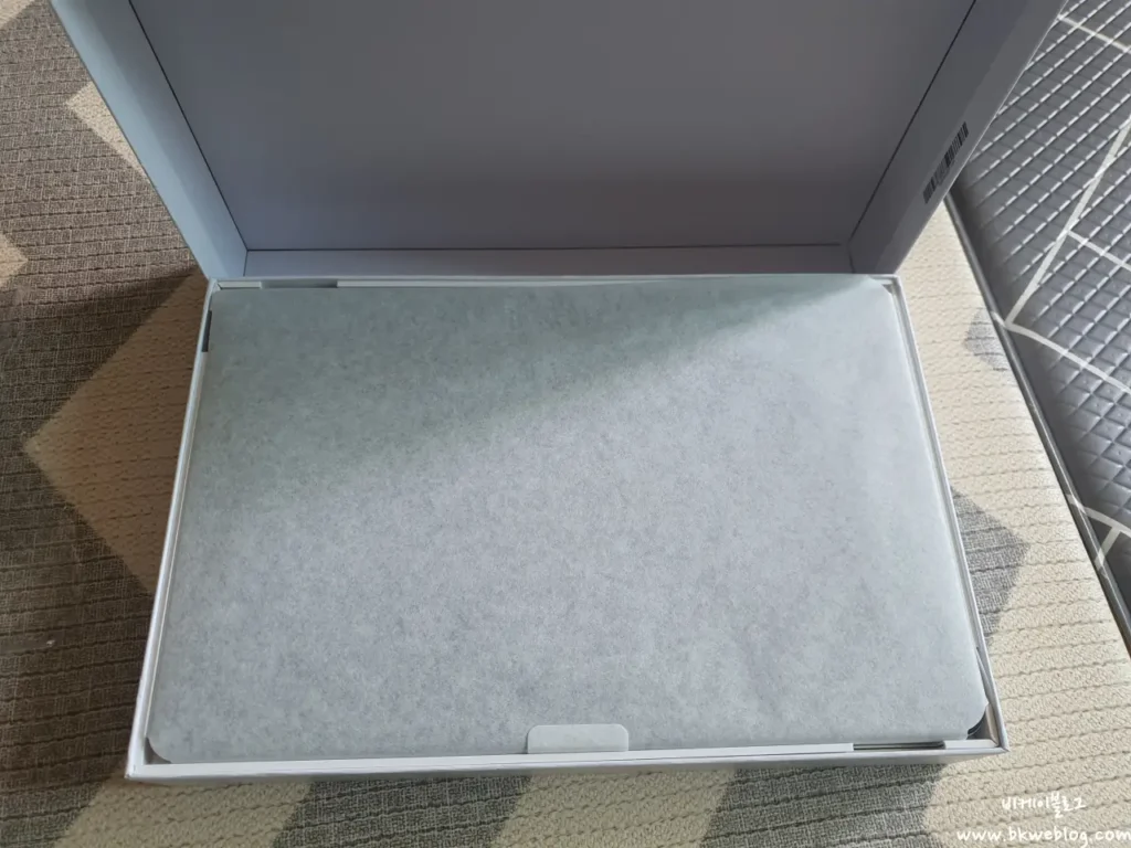Redmi Pad 2 Pro unboxing showing the 12.1-inch tablet inside the retail box