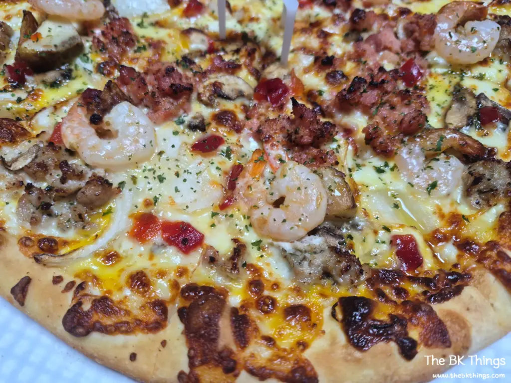 Close-up of toppings on Domino's Double Salsicha Pizza