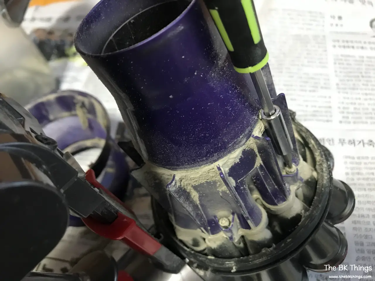 Staub im Zyklon des Dyson V6 nach drei Jahren