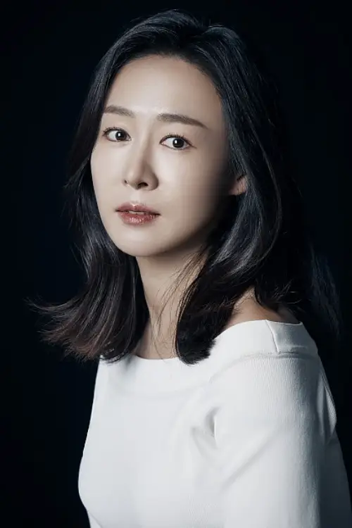 『ドクターX ~白衣のマフィア~』で麻酔科教授を演じる女優イ・ジニ