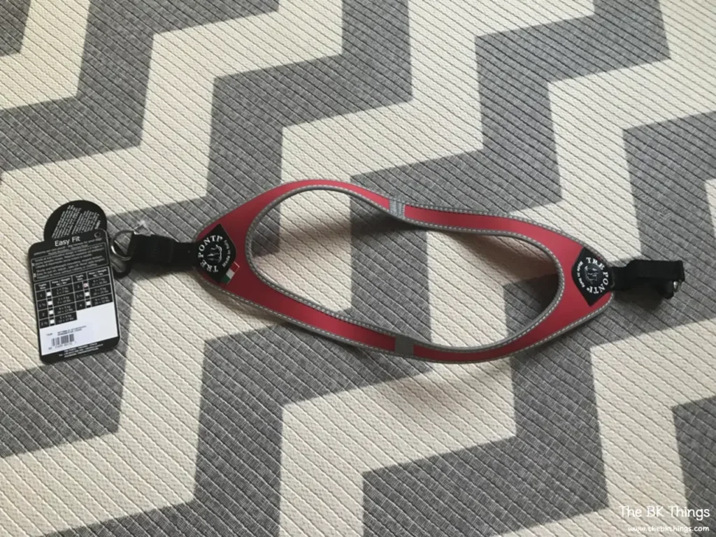 Red Tre Ponti Easy Fit buckle harness laid flat on a patterned mat